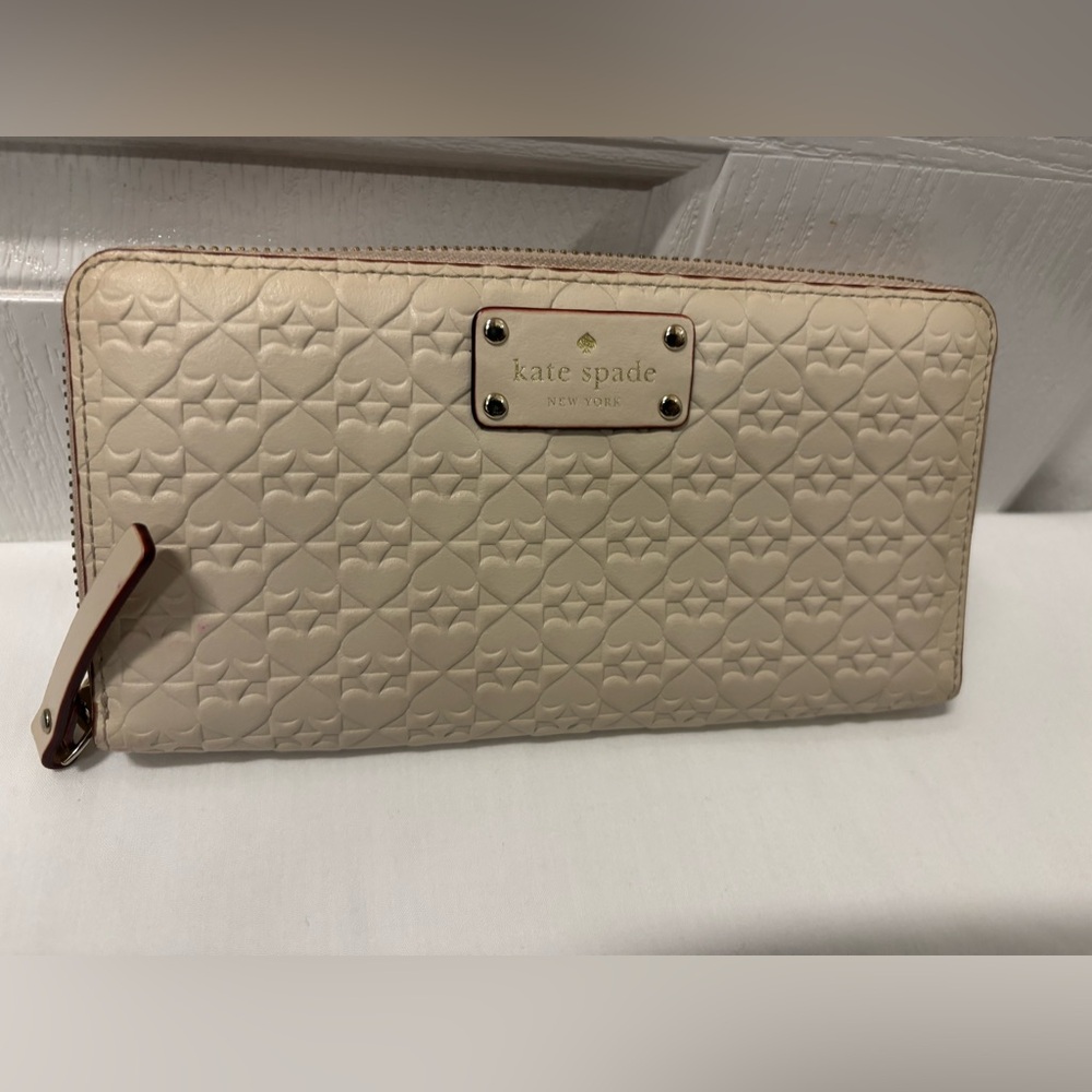 Kate Spade New York Beige Embossed Hearts Zip Around Wallet 8x4”